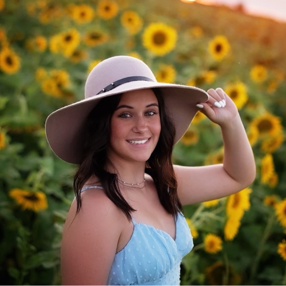 Meet your Posher, Mikaela